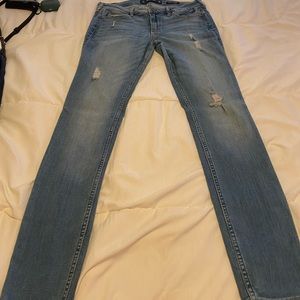 Hollister jeans sizes 6-9 slightly worn